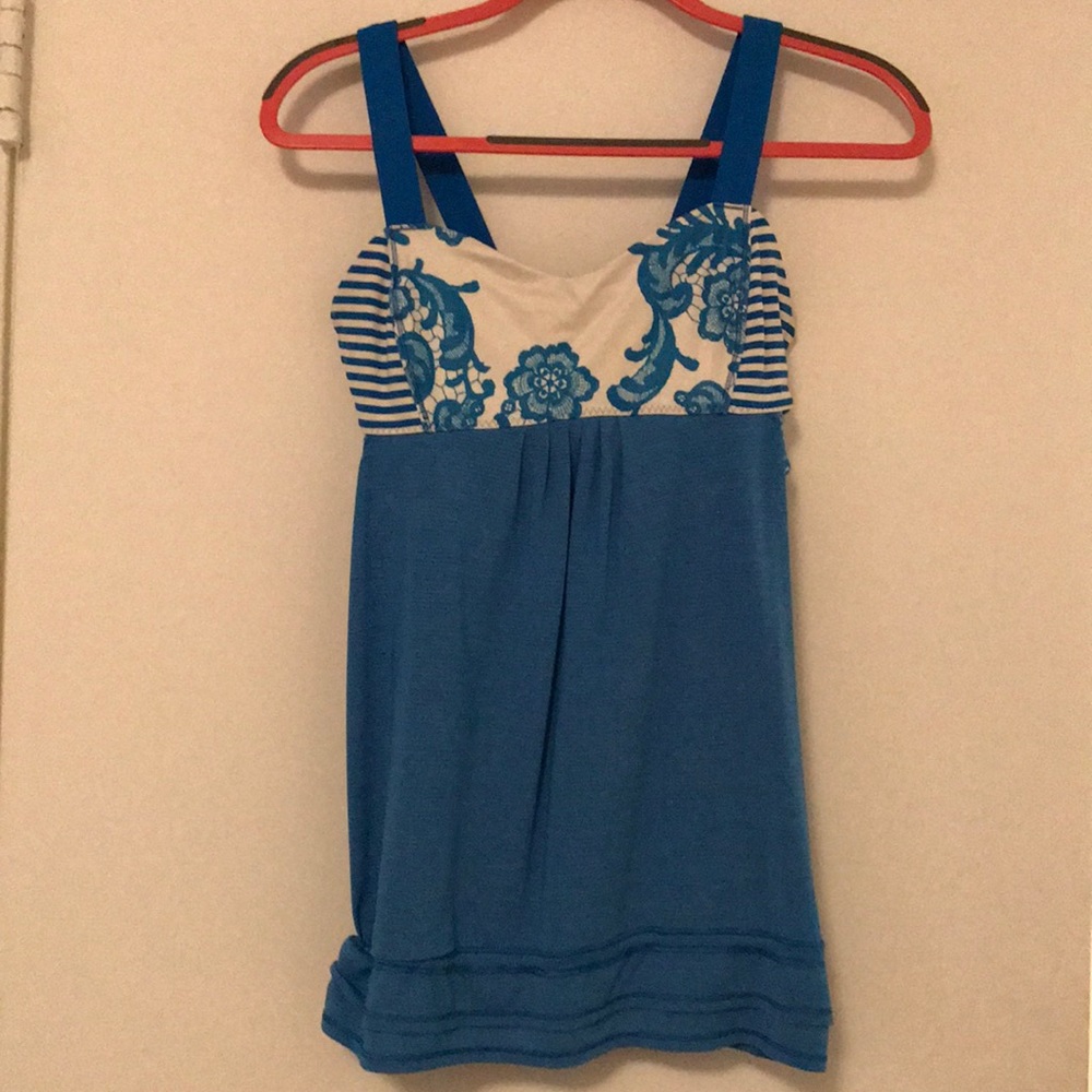 Blue floral Lulu workout top with build in bra